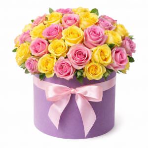 Цветы в коробке «Розы ассорти»