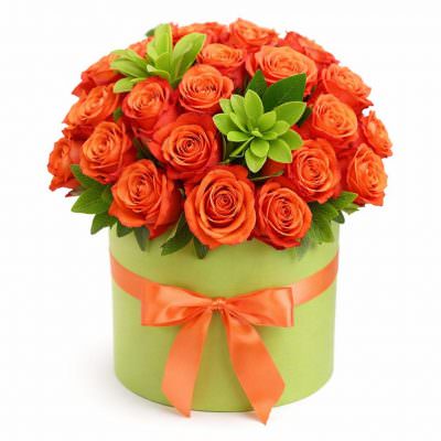 Роскошный букет роз в коробке «Скарлет»