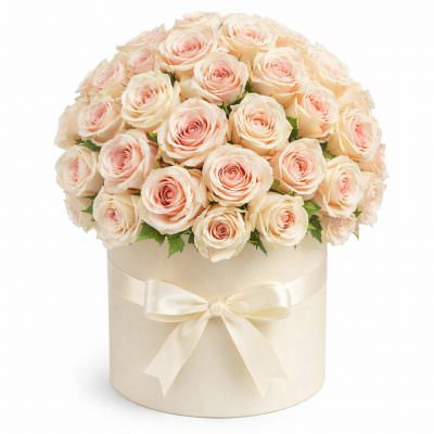 Шикарные кремовые розы в коробке «Нежность»