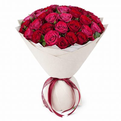 Букет из красно-розовых роз «Пылающий рассвет»
