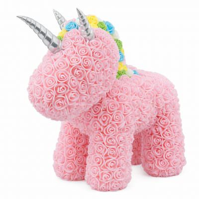 Единорог из роз розовый