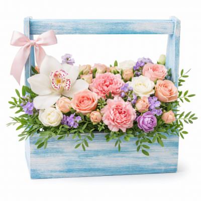 Цветочная композиция в ящике «Сказочное чудо»